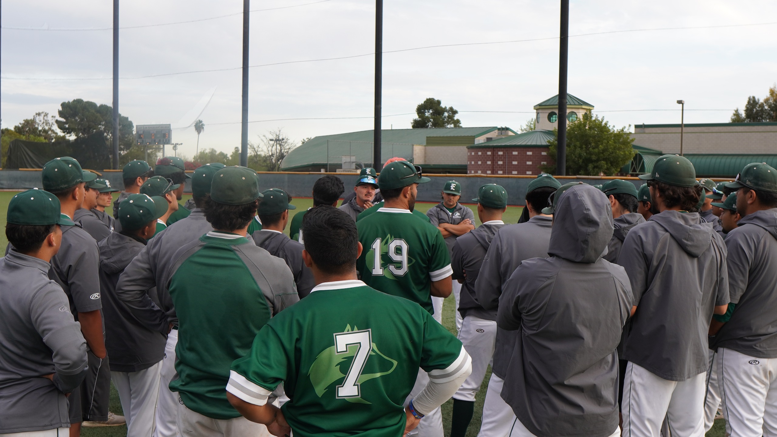 Huskies Strike Back at Lancers with Extra-Innings Win