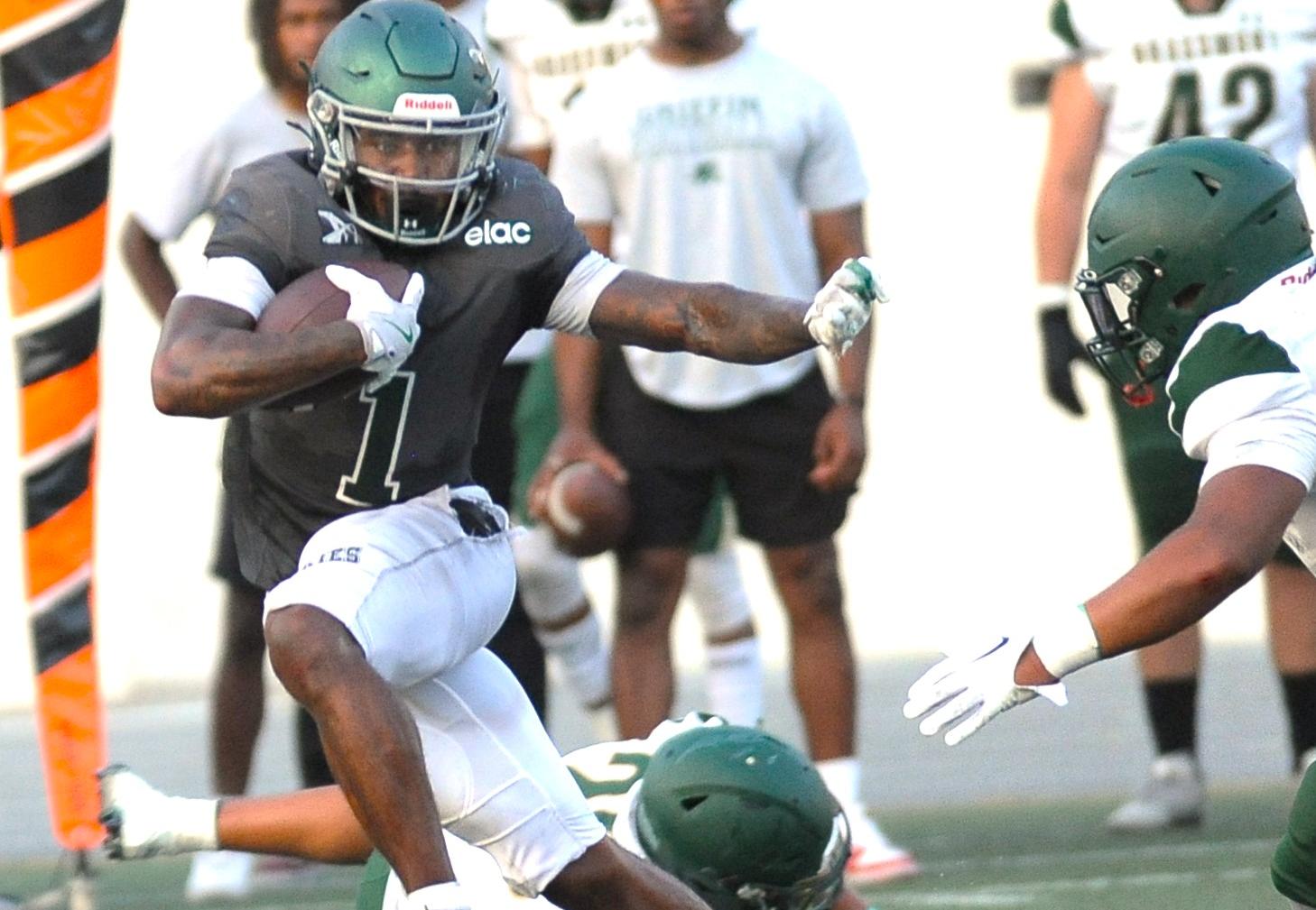 Defense Seals First Win for Robles as Head Coach in Season Opener