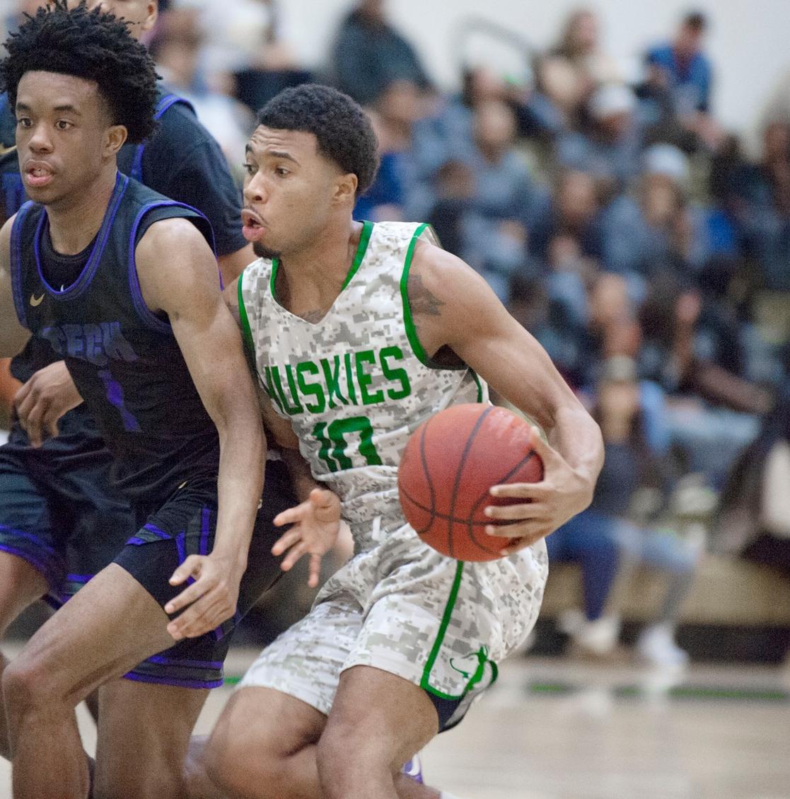 Huskies Lead Wire to Wire in First Conference Win of Season