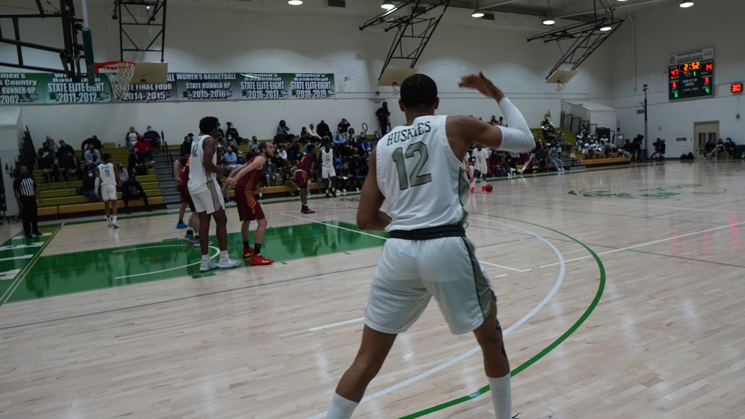 Huskies Dominate Lancers on Sophomore Night, 109-47