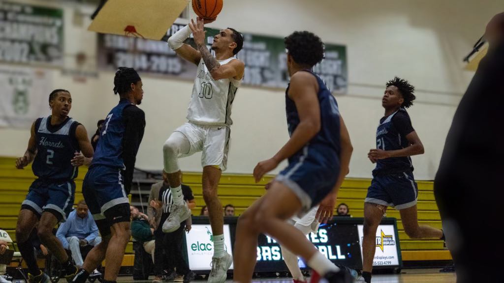 Huskies' Battle with Defending Champs Falls a Point (and Toe) Short.
