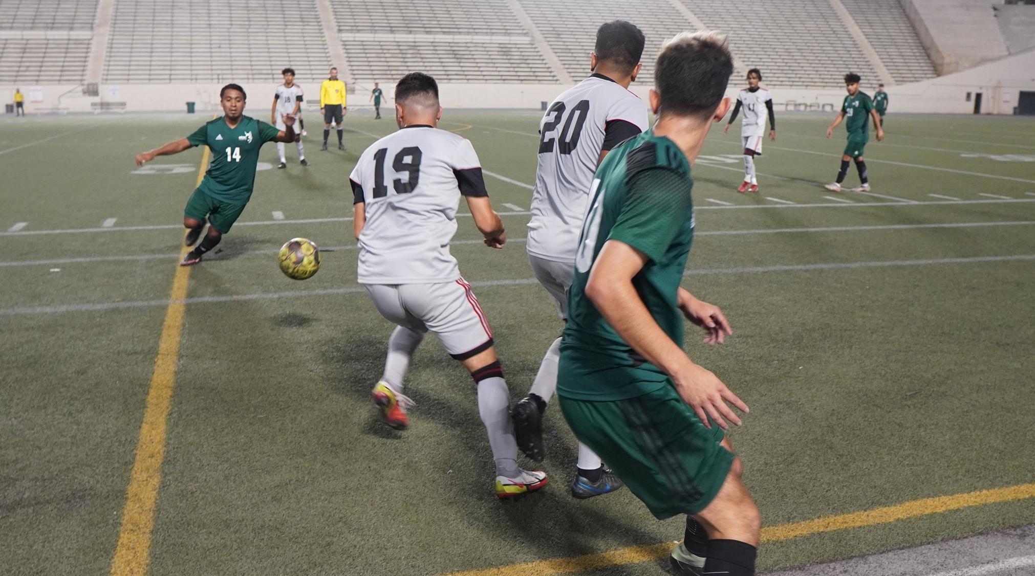 Men's Soccer Ties Compton 2-2, Advance on PKs