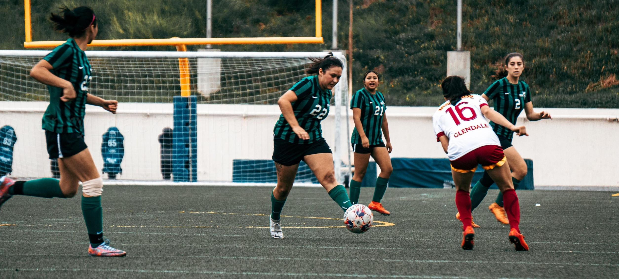 Huskies Snap Skid with 1-1 Tie