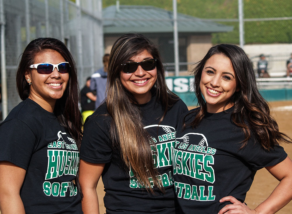 Huskies softball stuns Santa Ana 10-9