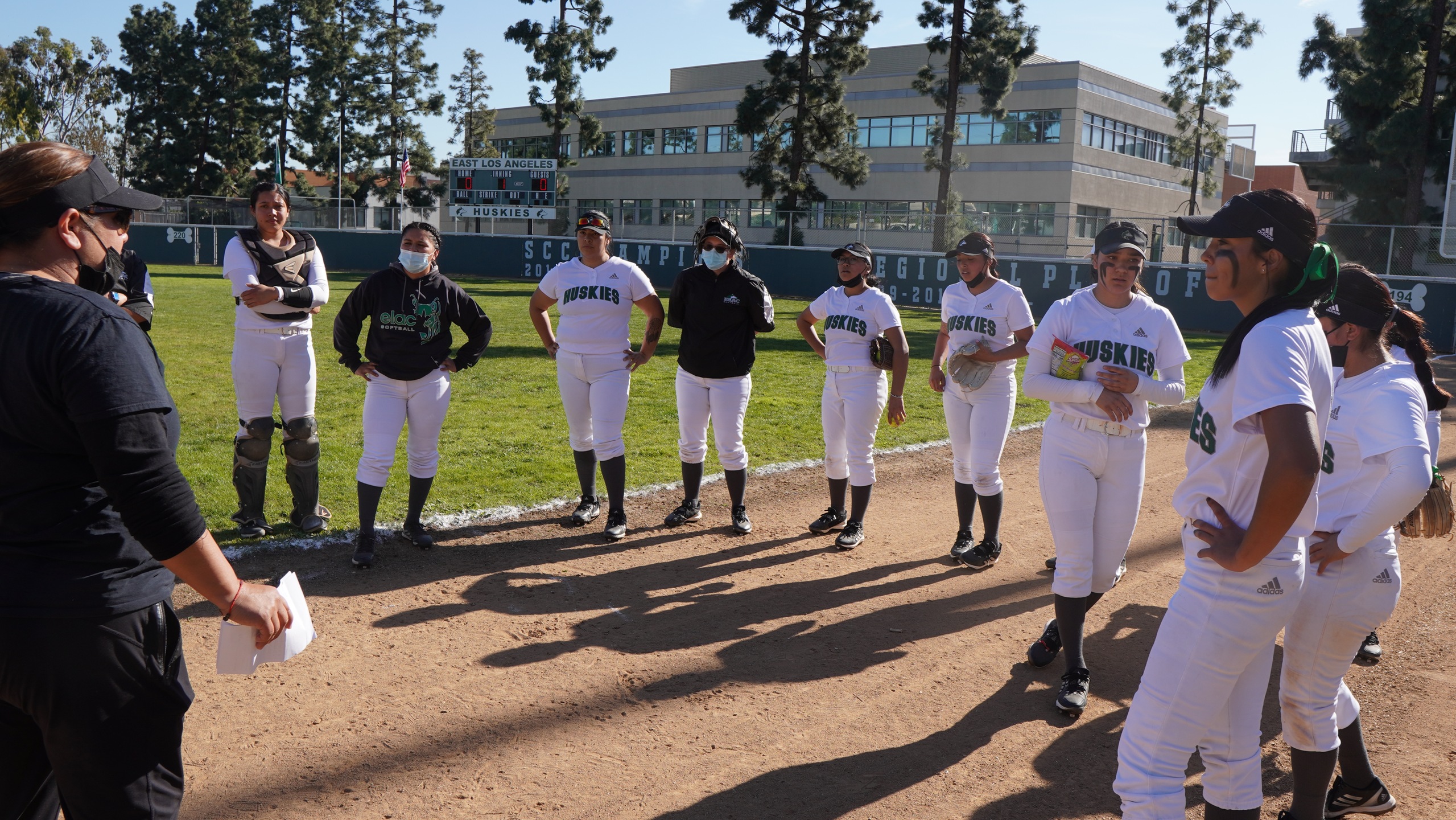Huskies pre-game prep