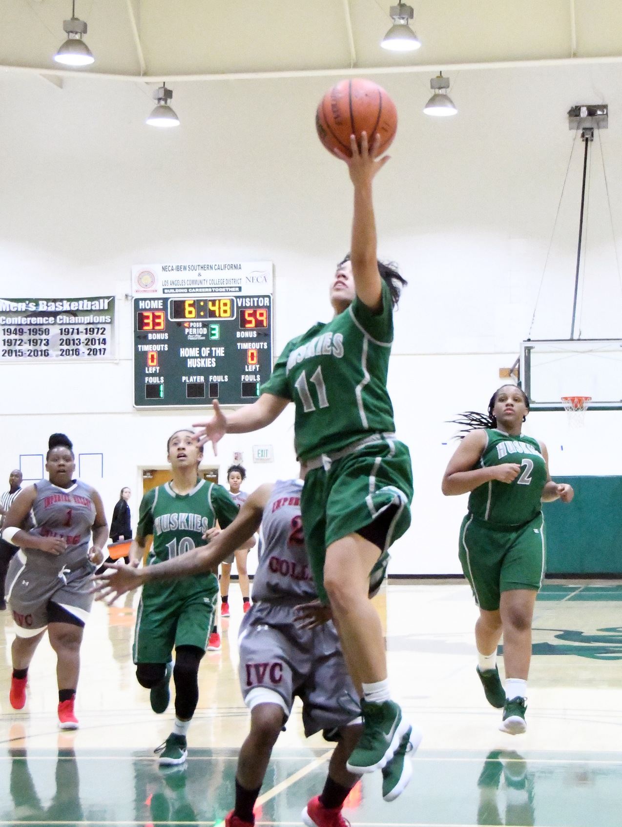 East Los Angeles College guard Kimberly Peraza scores a layup from a fast break in 104-50 win vs. Imperial Valley College. (Photo by DeeDee Jackson)