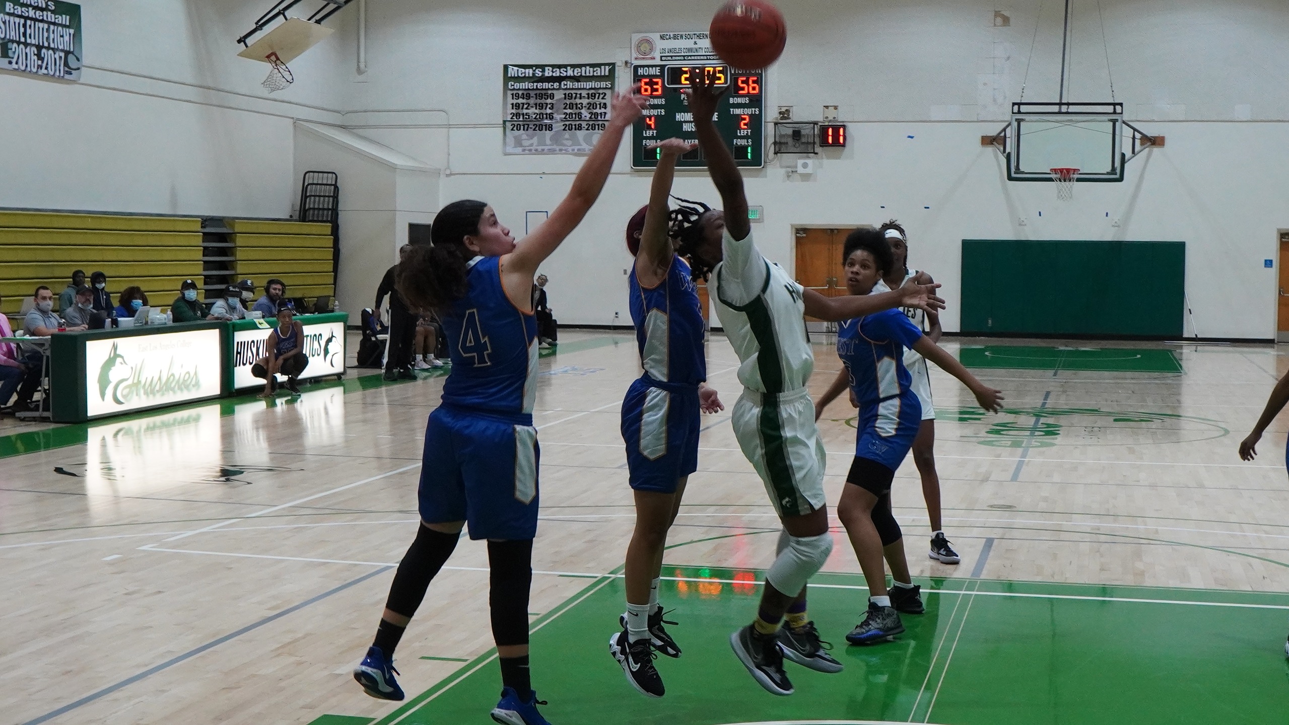 Huskies Pull Away in 4th to Defeat West in Makeup Game