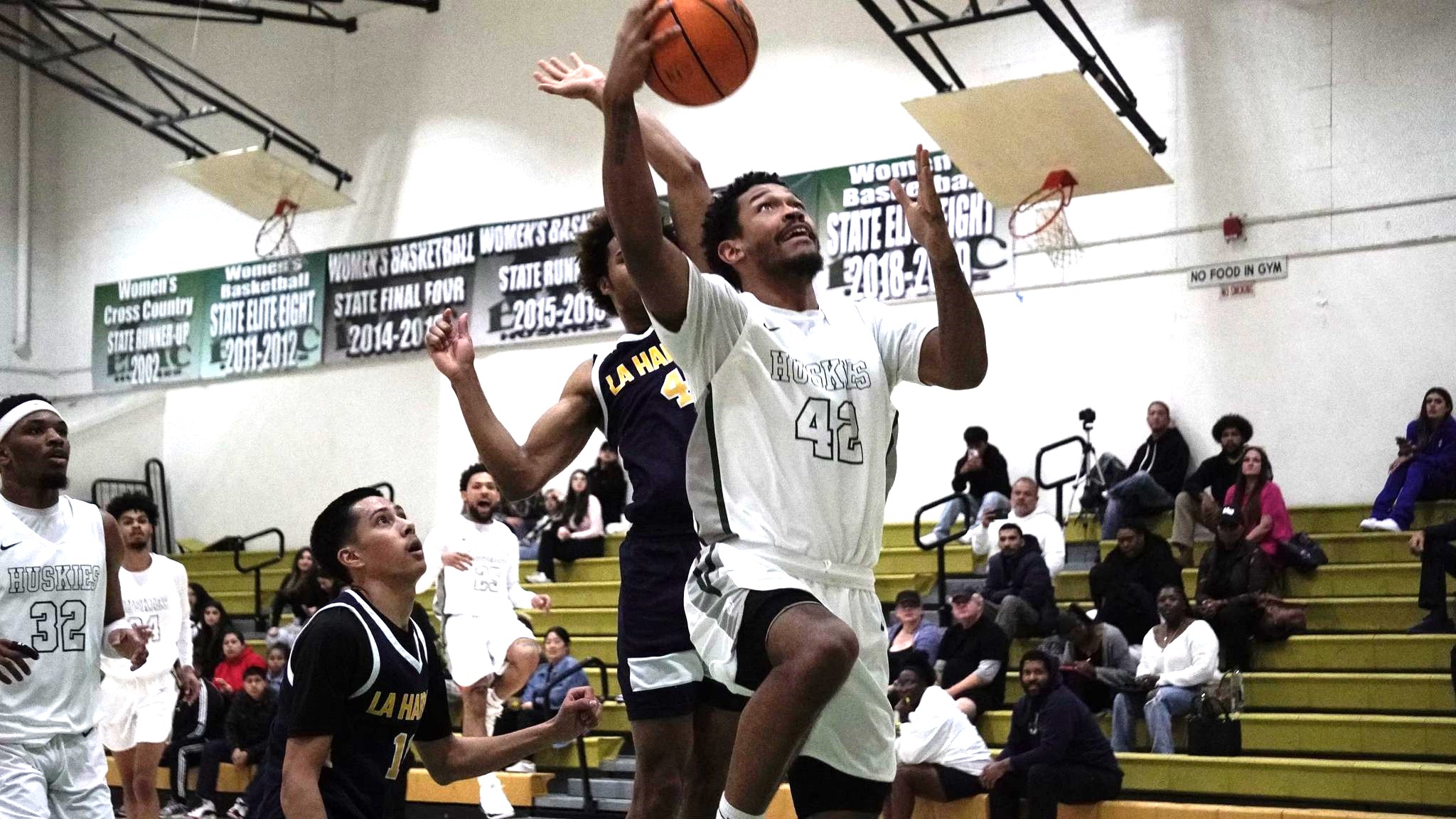 East LA Keeps Win Streak Going, Downs LA Harbor