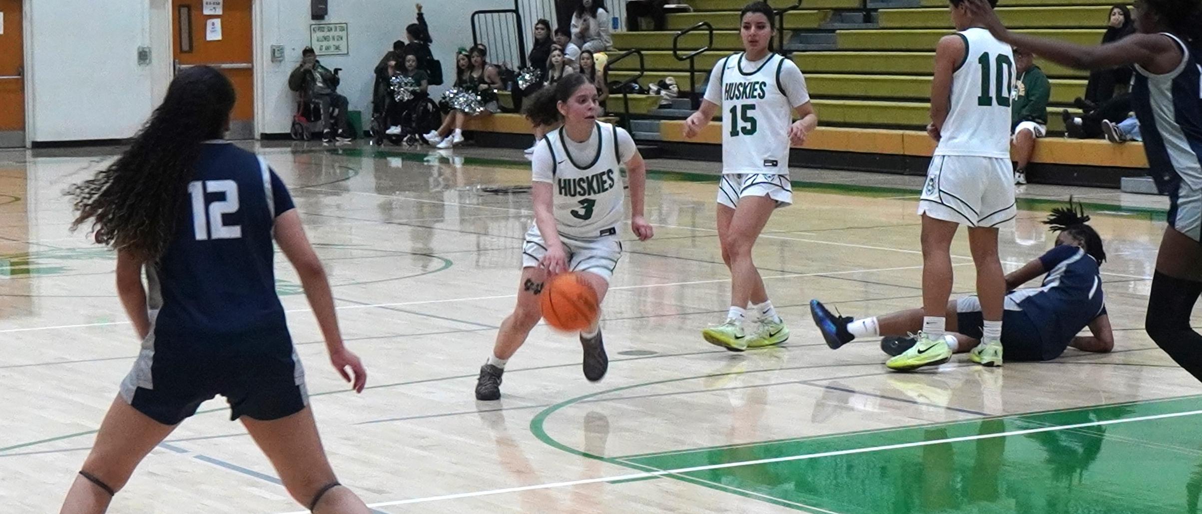 Balanced Attack Lifts ELAC Past El Camino, 70&ndash;56