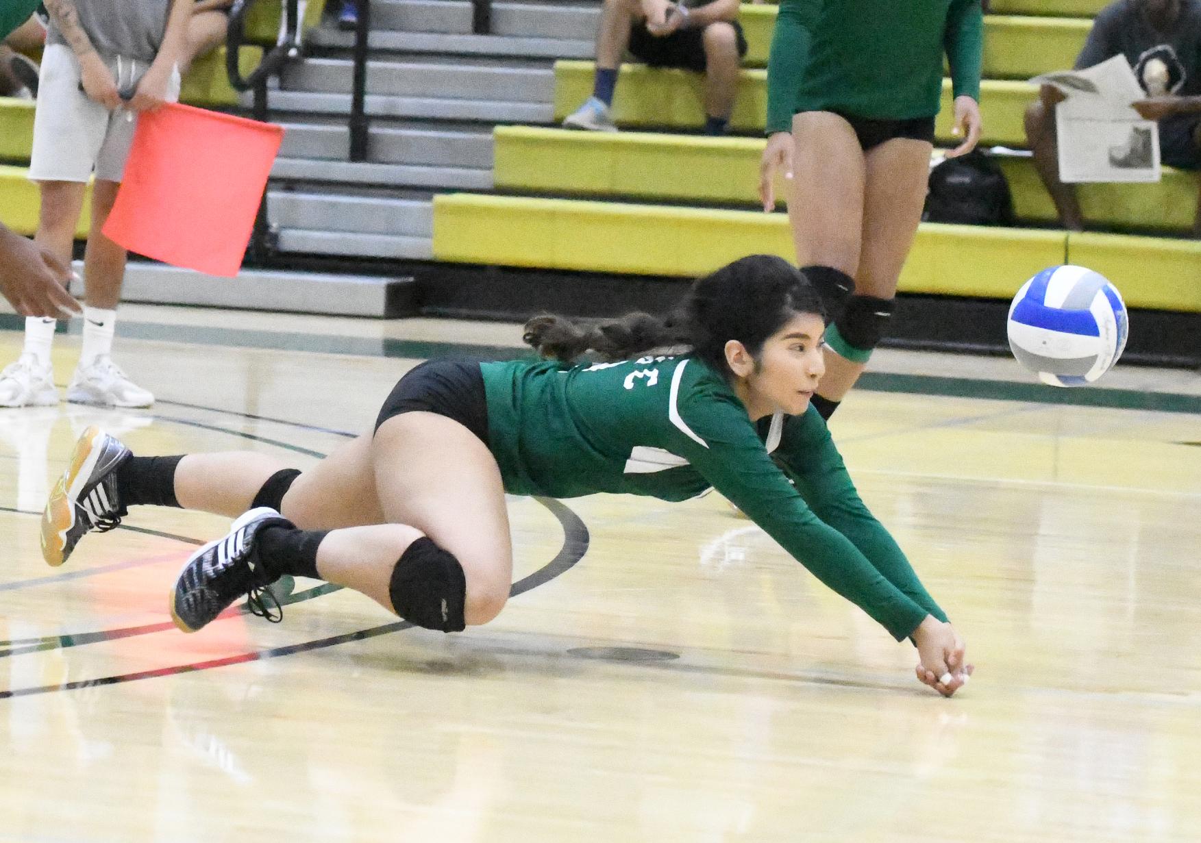 Freshman setter Jennifer Montes De Oca dives for a perfect dig. ELAC won 25-12, 25-21, 25-18 match vs. crosstown rival LA Trade Tech. (Photo by DeeDee Jackson)